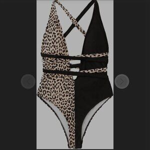 🔥3/$42 w FREE SHIPPING🔥 NWOT Leopard print /half black Swimsuit